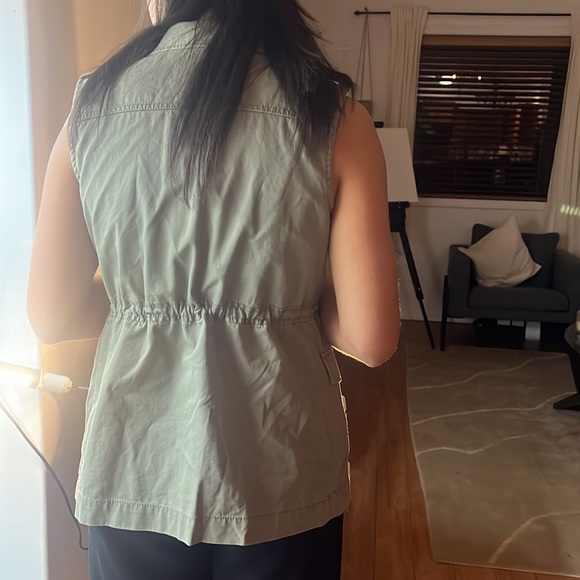 Vest - Picture 5 of 5